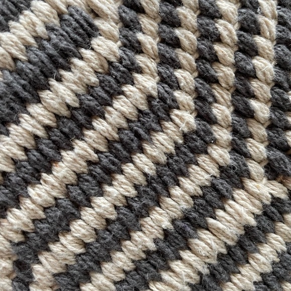 2 New Le Pouf Accent Pillow Covers cream/grey - Picture 5 of 5